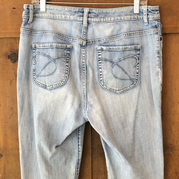 The Perfect Jeans - Chico’s Platinum straight-leg jeans in medium blue - Picture 9 of 12